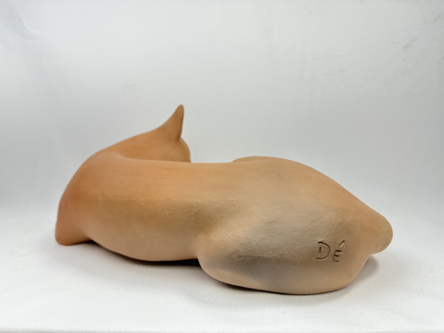 Escultura de felino de gran tamaño