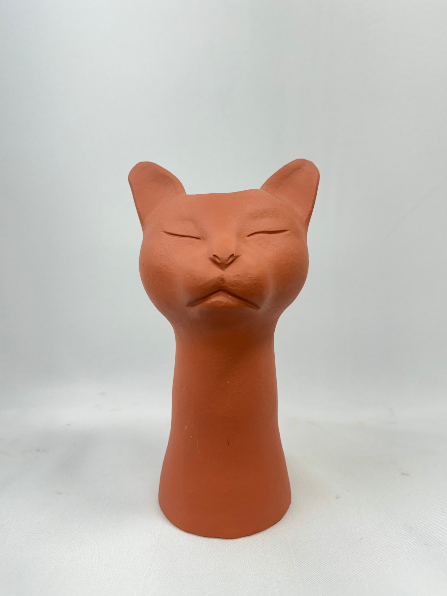 Jarrón felino alargado