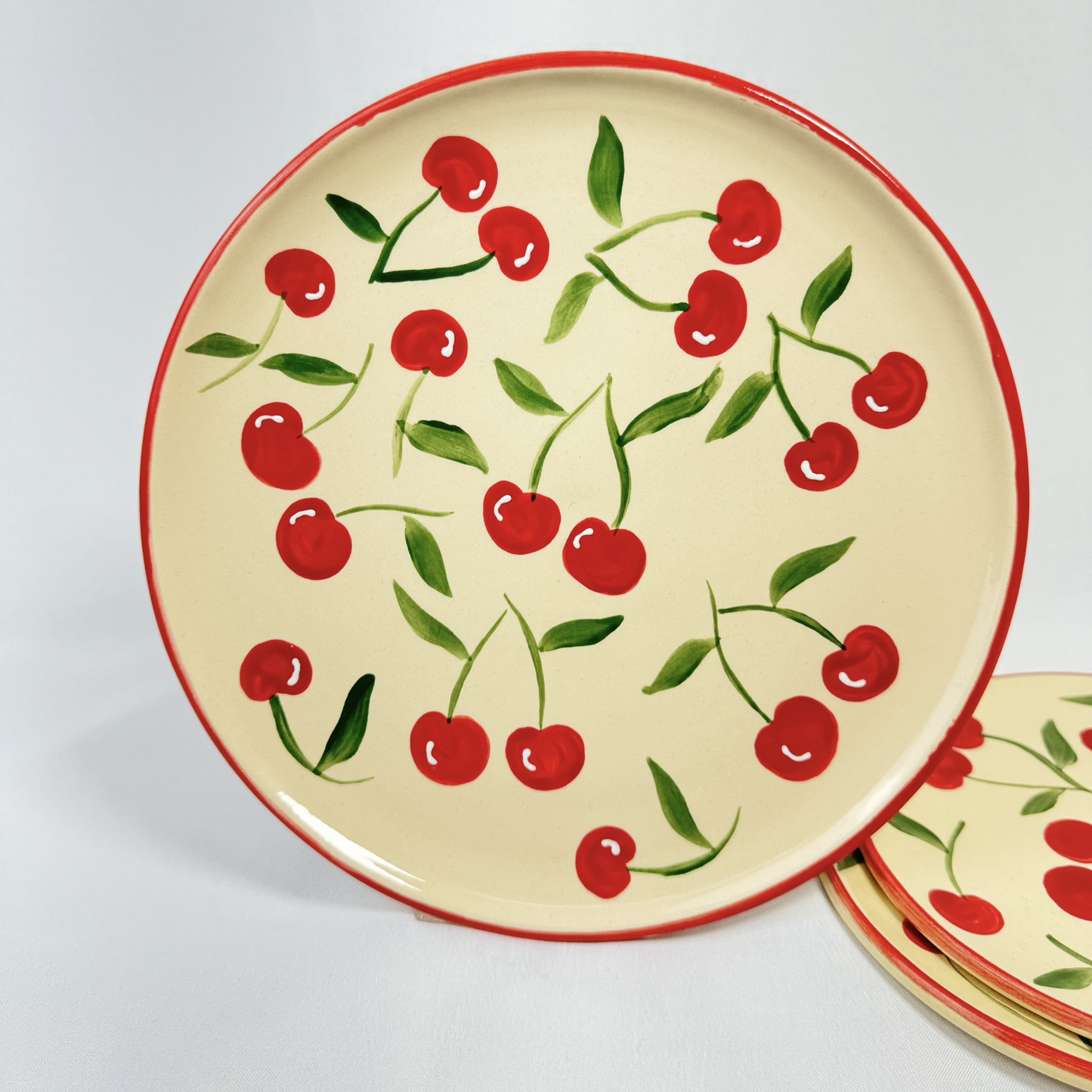 Plato plano de cerezas