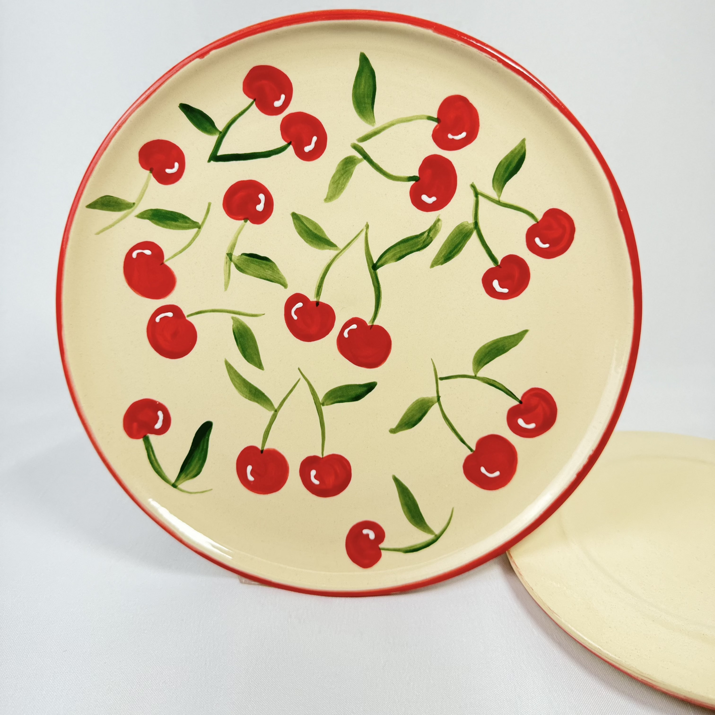 Plato plano de cerezas