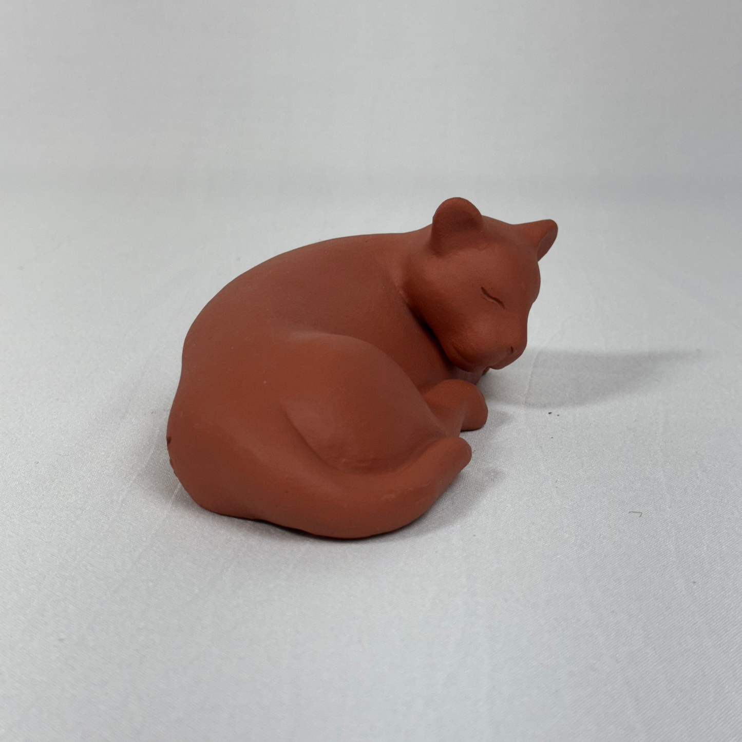 Escultura de un pequeño felino