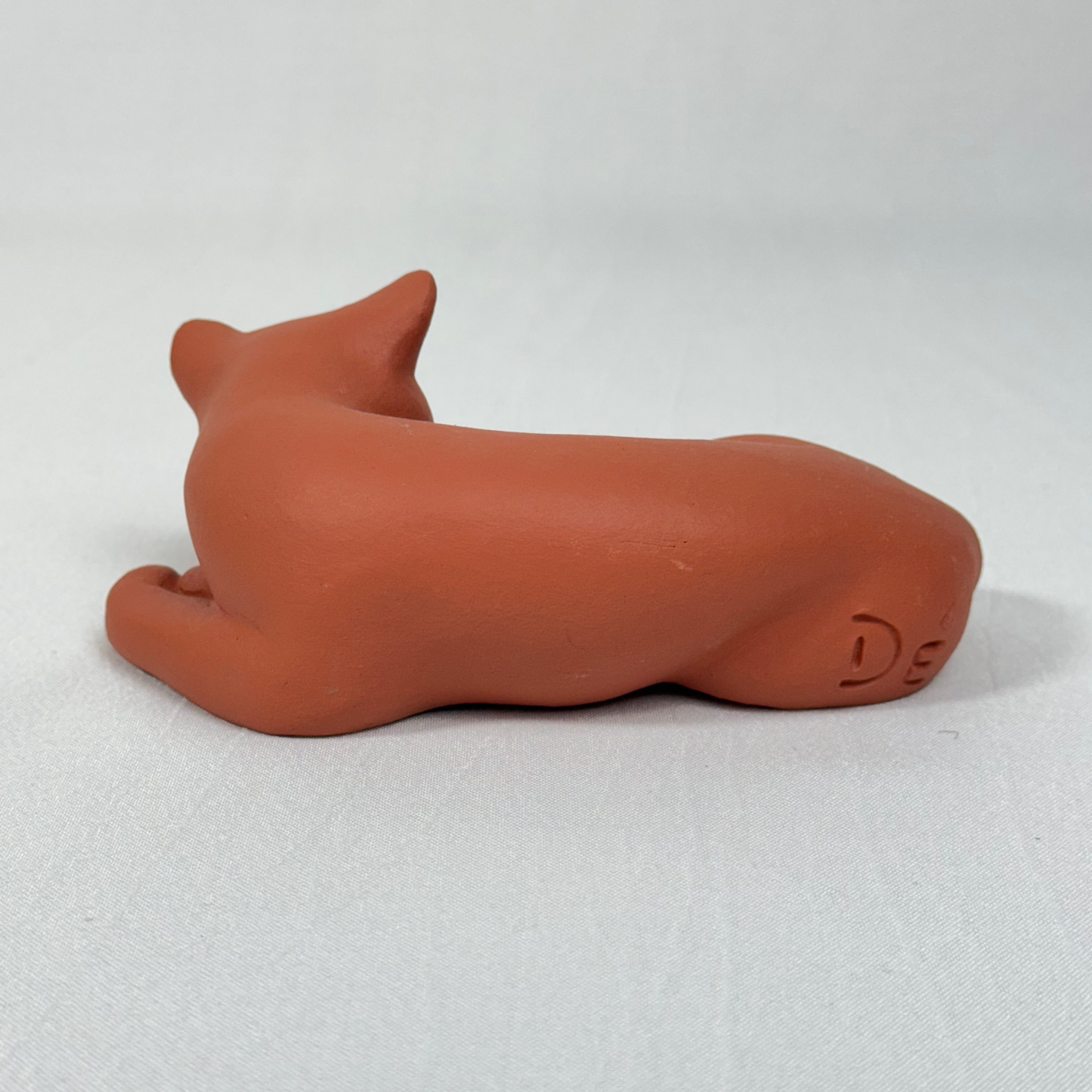 Escultura de un pequeño felino