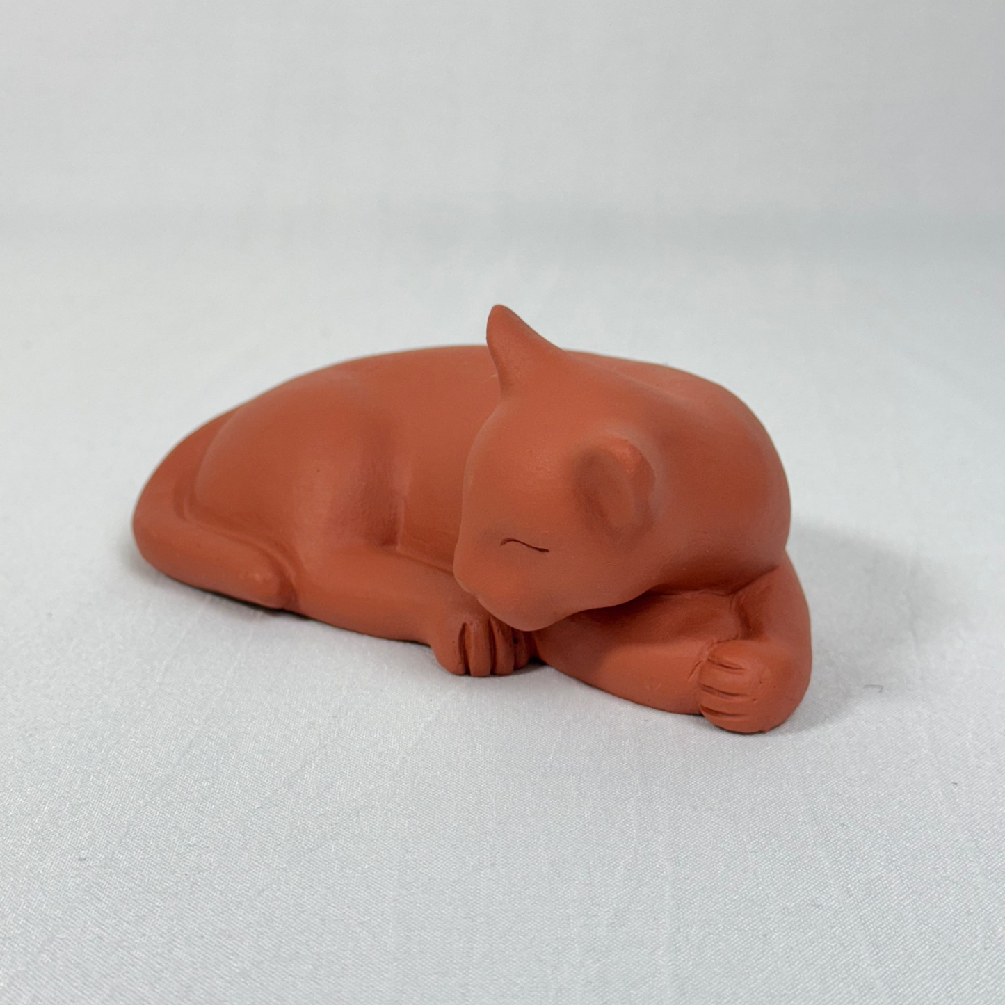 Escultura de un pequeño felino
