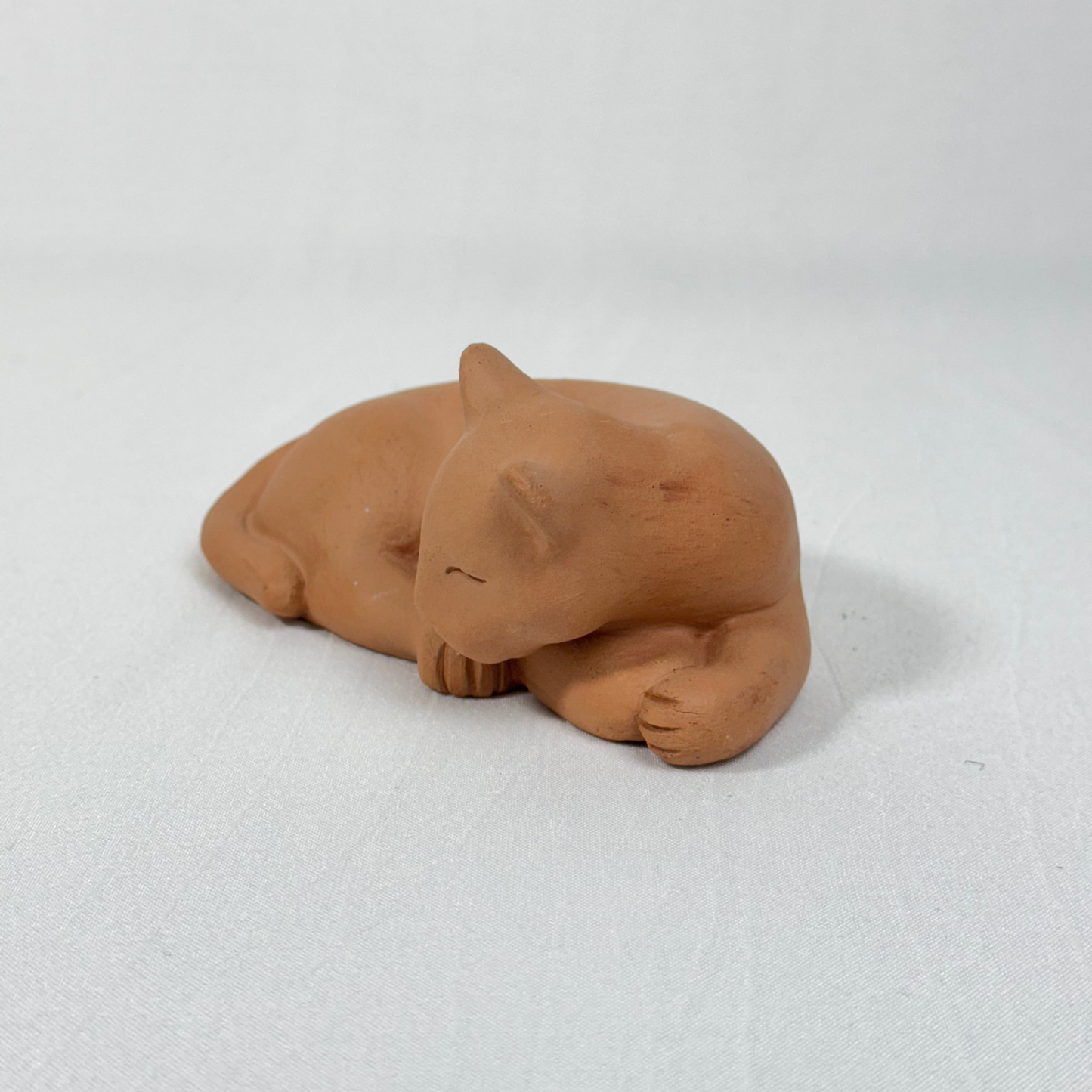 Escultura de un pequeño felino