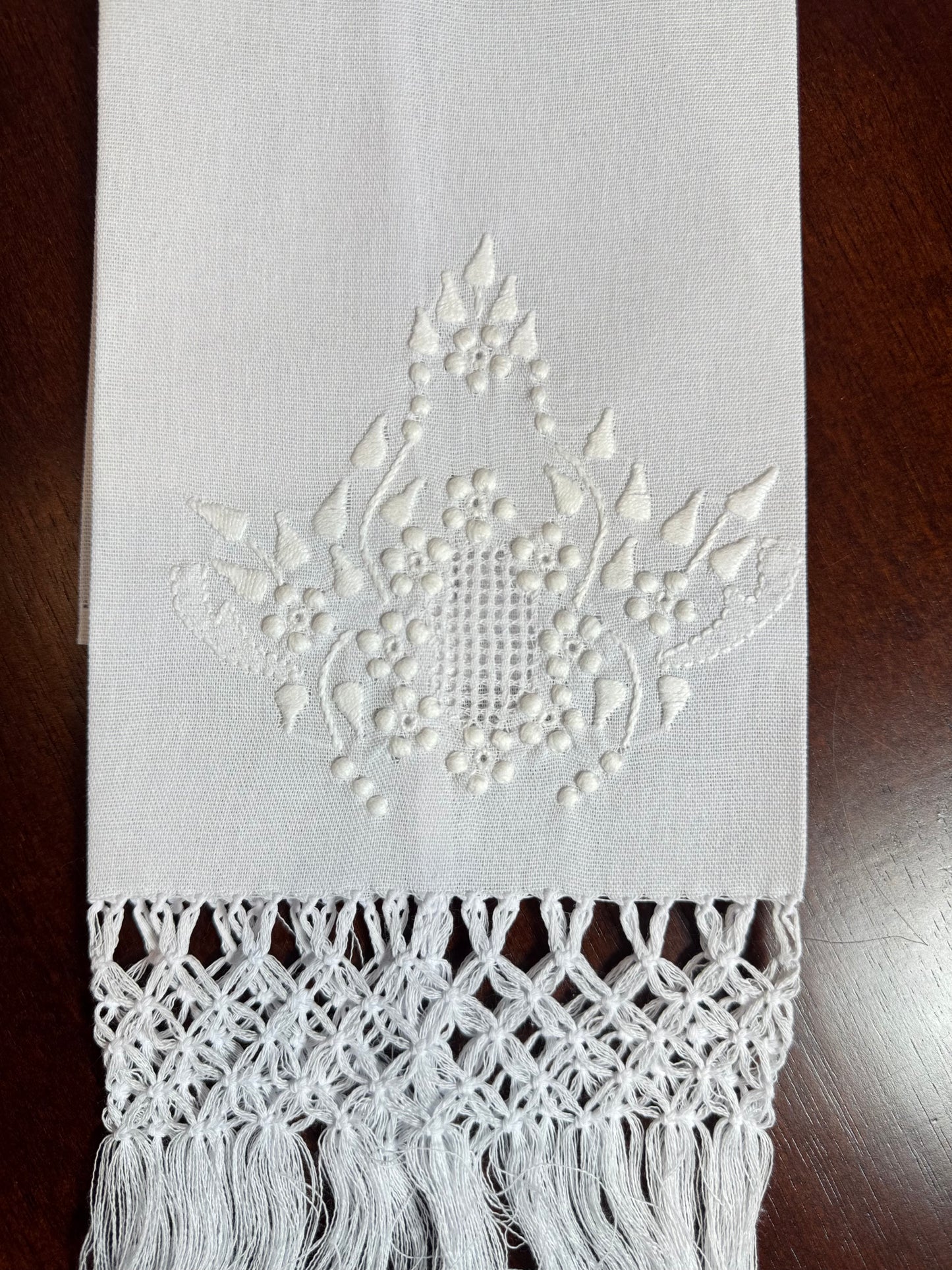 Toalha de Lavabo Passira com Macramê Bordado Branco