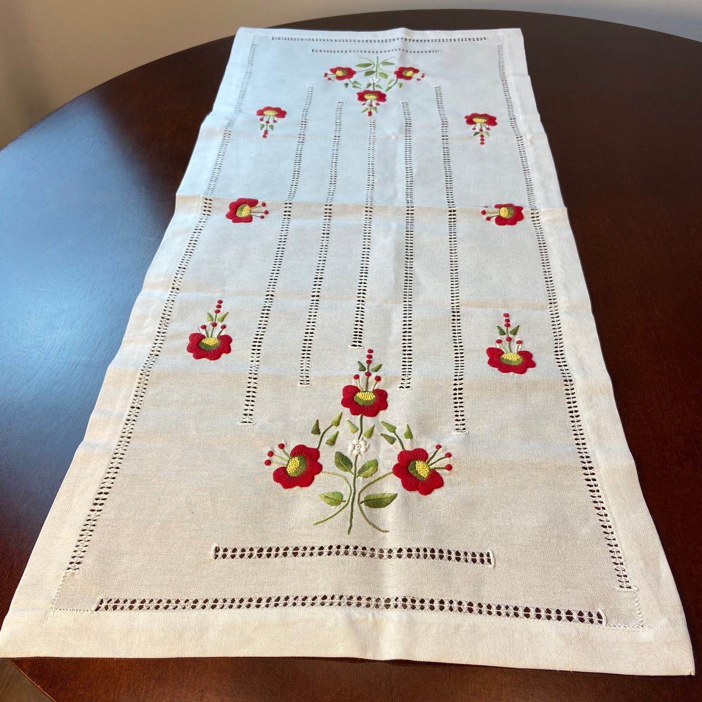Camino de mesa Passira de 1,00 m, lino blanco, estampado floral rojo