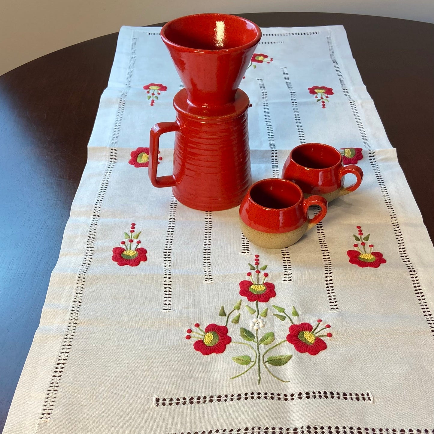 Camino de mesa Passira de 1,00 m, lino blanco, estampado floral rojo