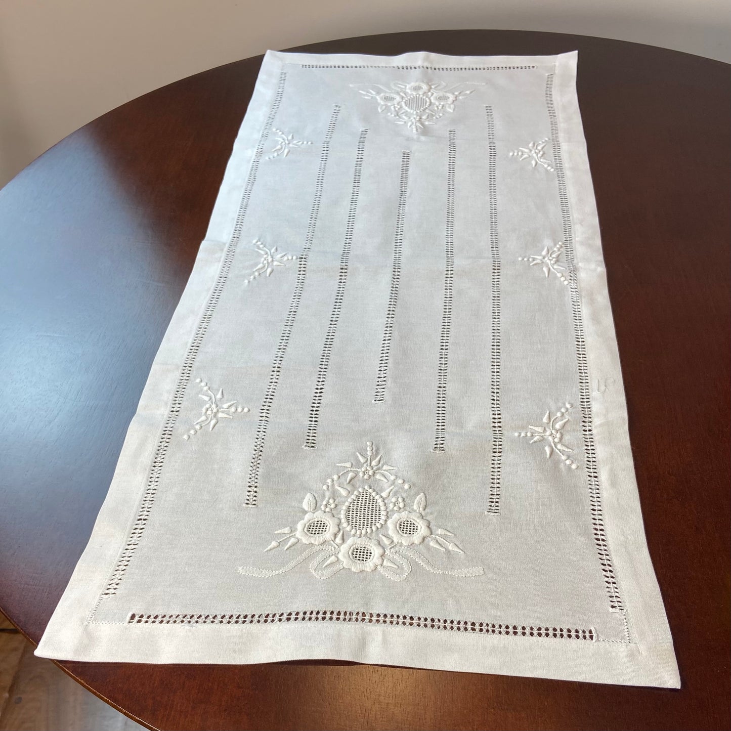 Camino de Mesa Rectangular Passira 1.00m Lino y Bordado Blanco