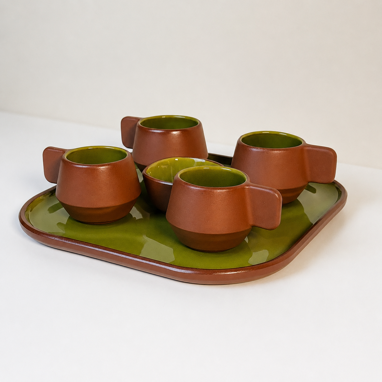 Conjunto Chanfro Verde com 4 Mini Xícaras 80 ml e Bandeja