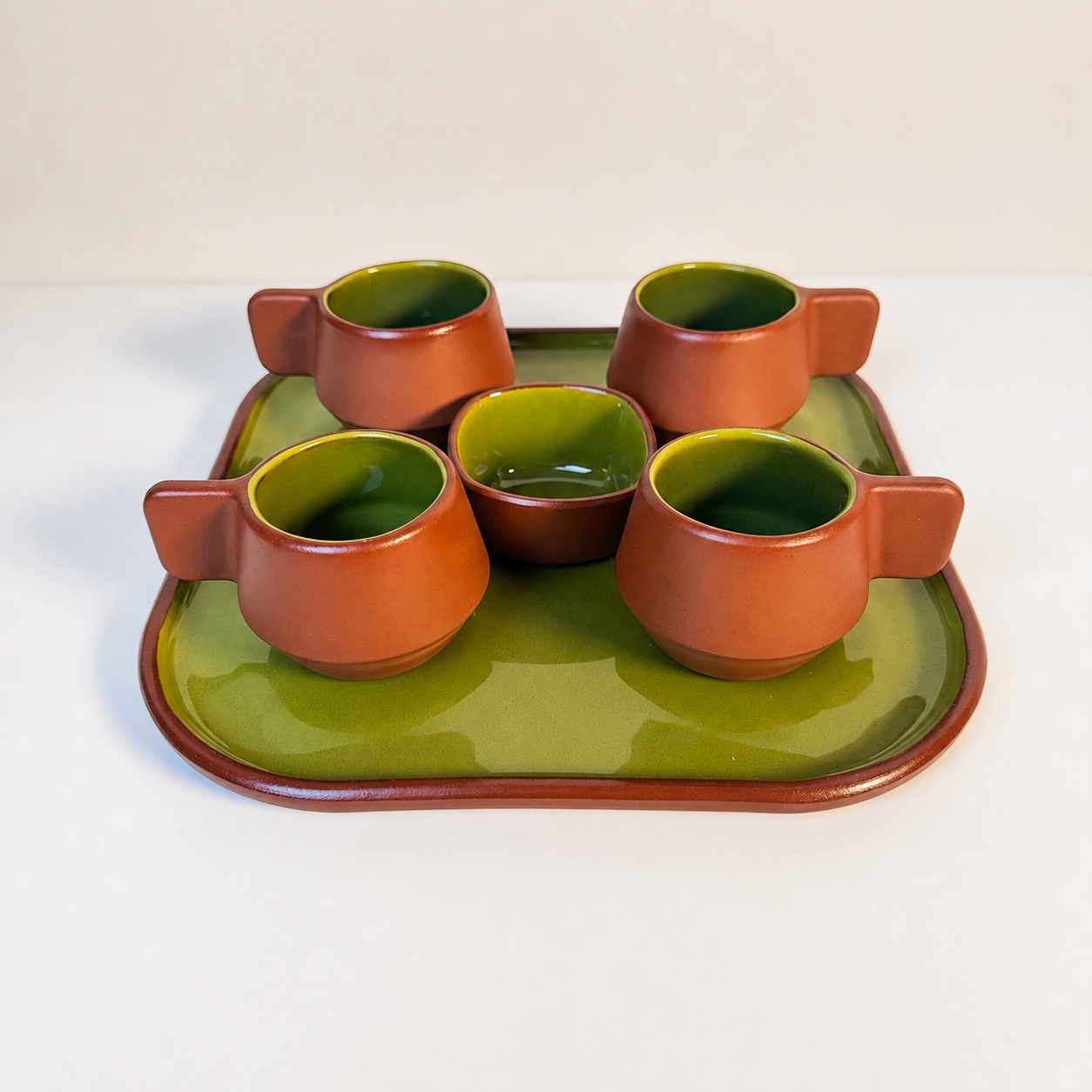 Conjunto Chanfro Verde com 4 Mini Xícaras 80 ml e Bandeja