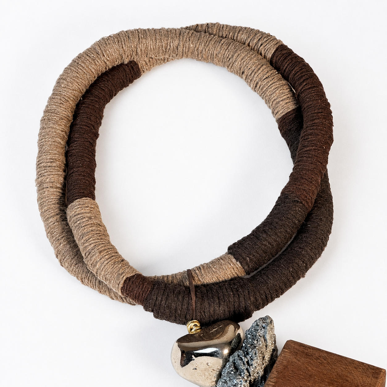 Colar Decorativo - Fiber Emballage, Pirita e Madeira | 63 cm