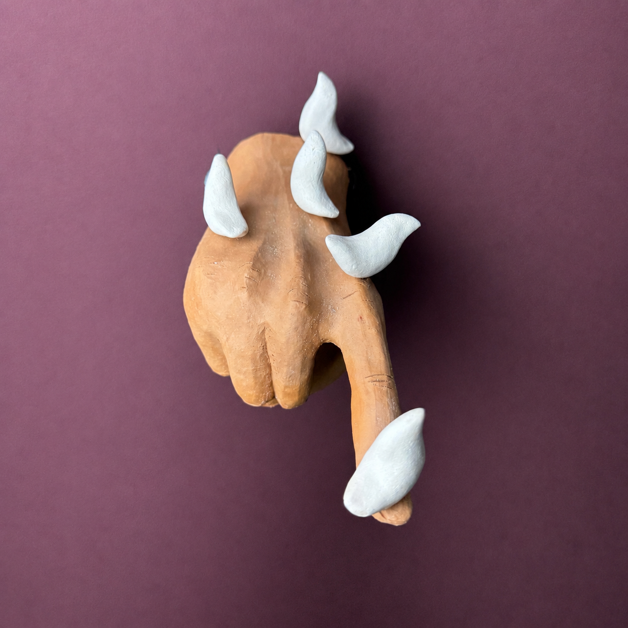 Escultura Mão de Deus com Pássaros em Cerâmica