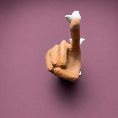 Escultura Mão de Deus com Pássaros em Cerâmica