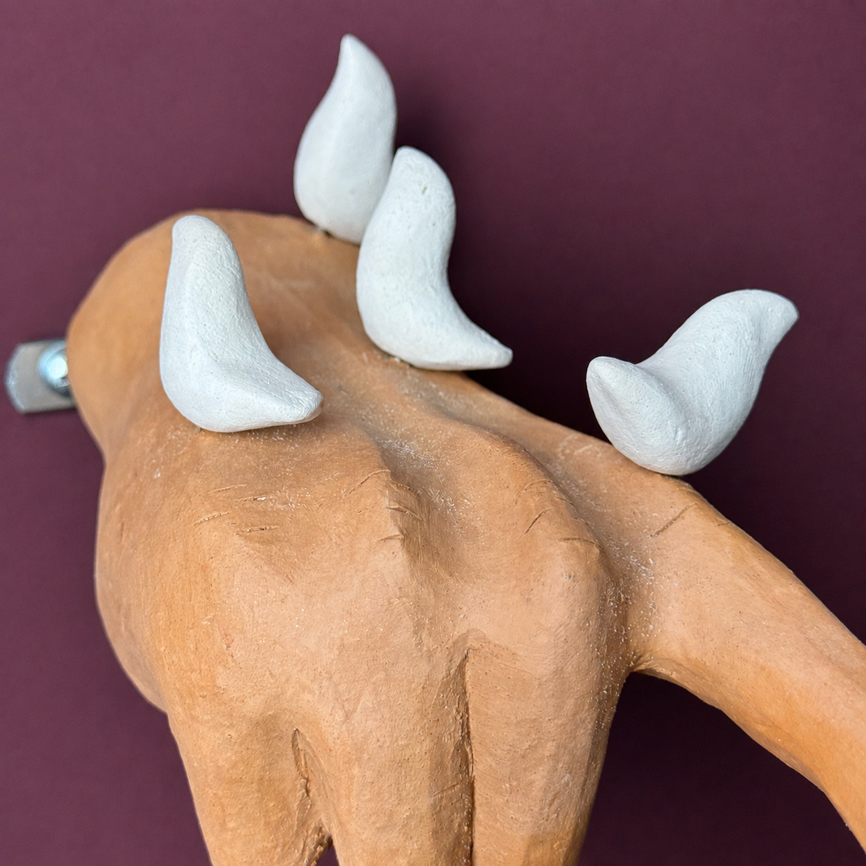 Escultura Mão de Deus com Pássaros em Cerâmica