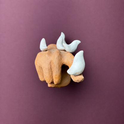 Escultura Mão de Deus com Pássaros em Cerâmica