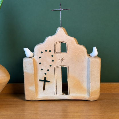 Escultura Igreja em Cerâmica com Pássaros e Porta-Vela