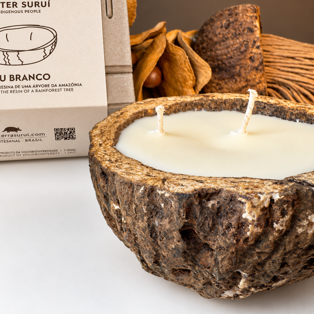 Vela Aromática de Breu Branco em Ouriço de Castanha-do-Brasil 180 g