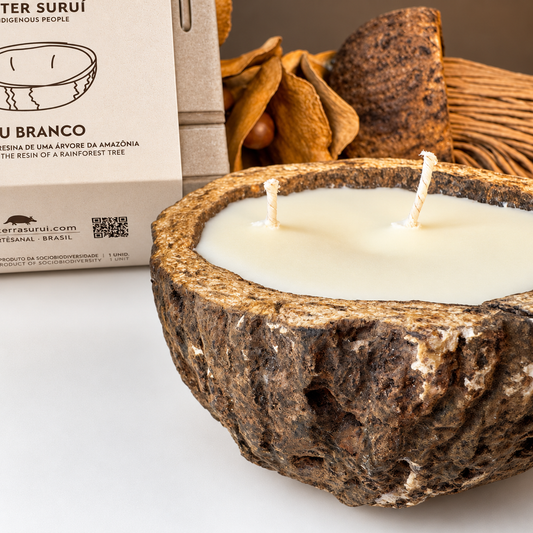 Vela Aromática de Breu Branco em Ouriço de Castanha-do-Brasil 180 g