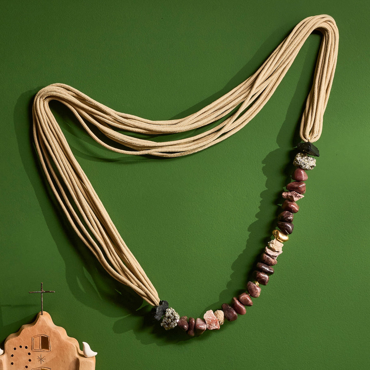 Colar Decorativo - Pirita, Rosa do Deserto, Turmalina Negra e Quartzo Morango | 85 cm
