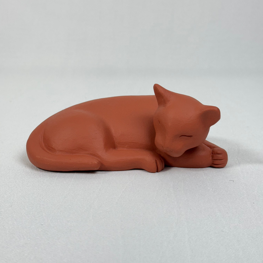 Escultura de un pequeño felino