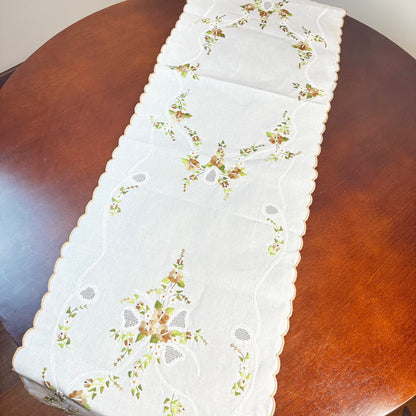 Caminho de Mesa Passira 2,15m Linho Branco Floral