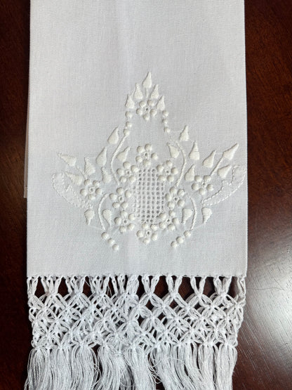 Toalha de Lavabo Passira com Macramê Bordado Branco