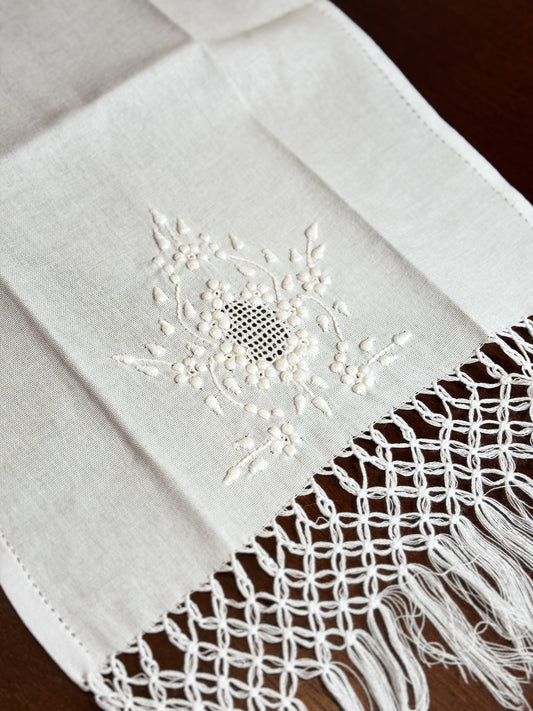 Passira Hand Towel with White Embroidered Macramé