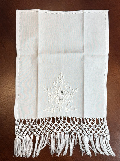 Toalha de Lavabo Passira com Macramê Bordado Branco
